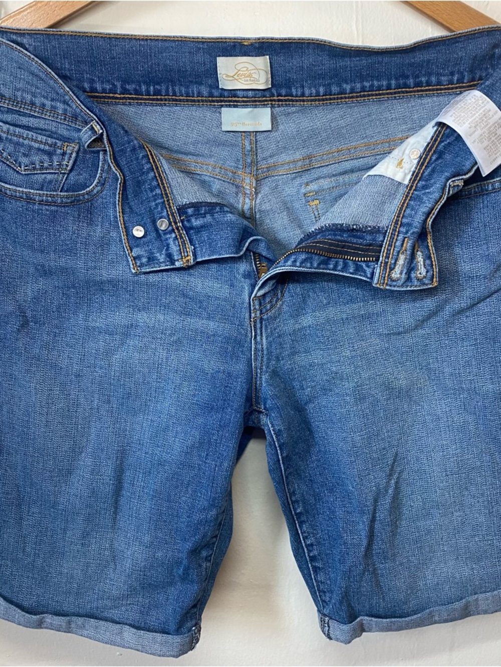 Levi’s 515 Bermuda Shorts Women’s Size 14 Denim Blue Mid Rise Cuffed Mom Shorts